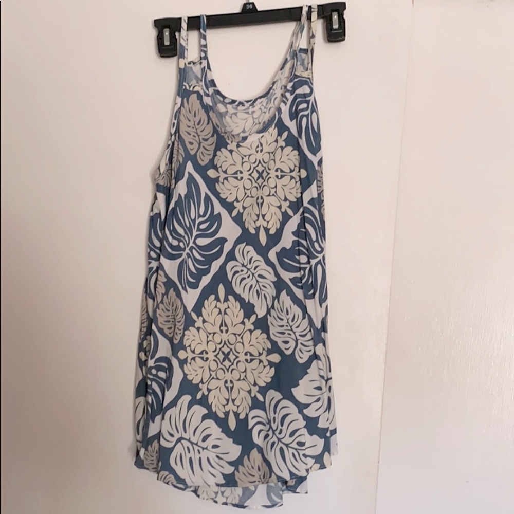 Beautiful Hawaiian print Aloha blouse